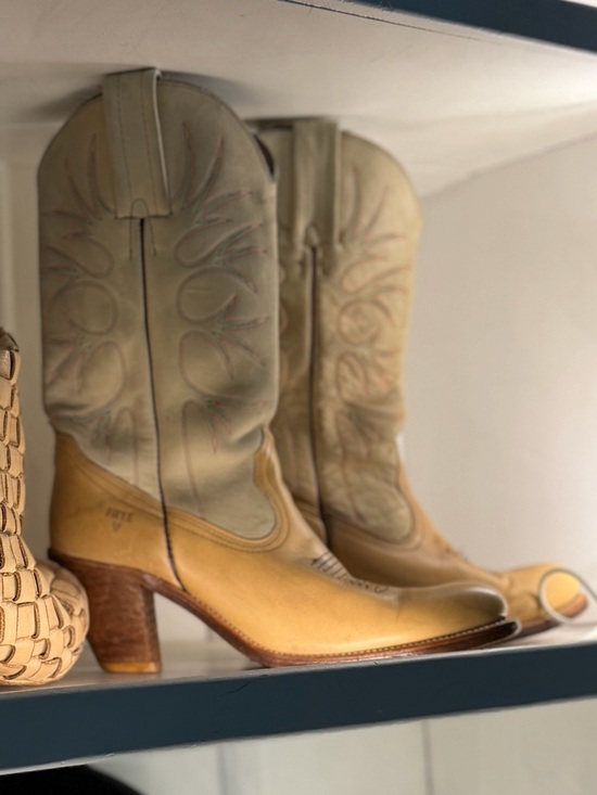 Frye Shoes - FRYE Vintage Two-Tone Leather Western Boots Tan Cream Cowboy Boots Size 9AA